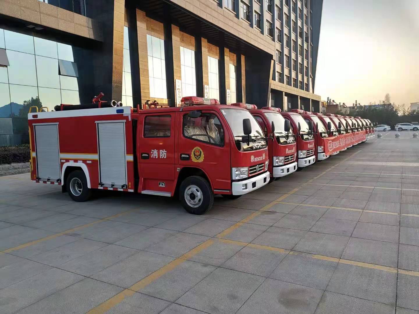 又能够向其他消防车和灭火喷射配备供水300kw电源车